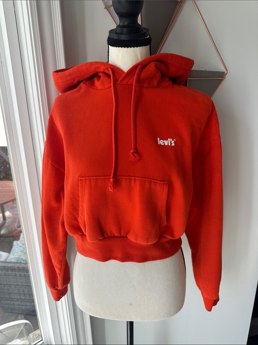 LEVI’S Red-Orange Cropped Hoodie Sweatshirt Cute Coastal Cowgirl Size Small
